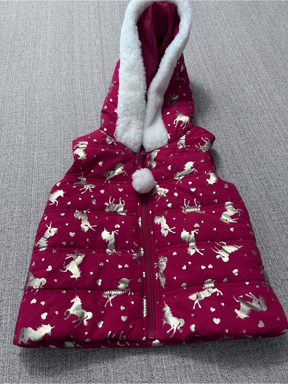 Isaac Mizrahi Red Unicorn Print Hooded Puffer Vest. Size XS 4